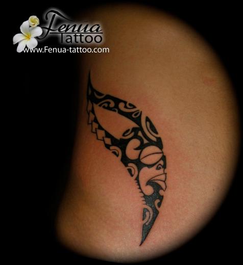 8a°) tattoo de tiki polynesien